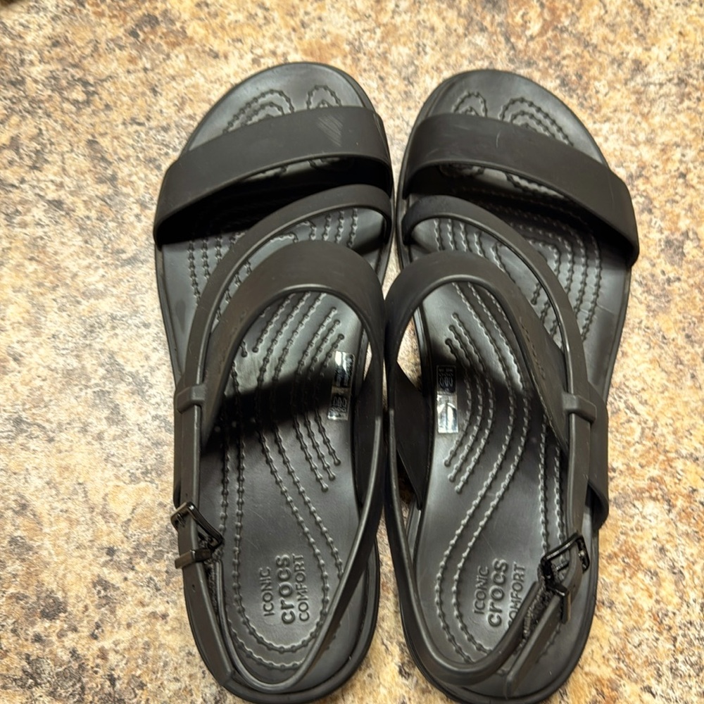 Womens size 7 Crocs Sandals